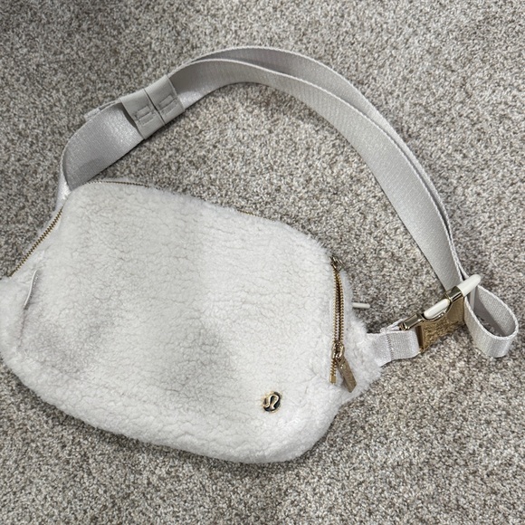 lululemon athletica Cream and Gold Sherpa Belt Bag - Picture 1 of 7